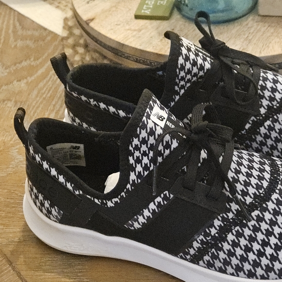 New Balance Womens WNRGSRD1 Black Cross Training Shoes Size 9 Medium (B, M) EUC - Picture 2 of 12